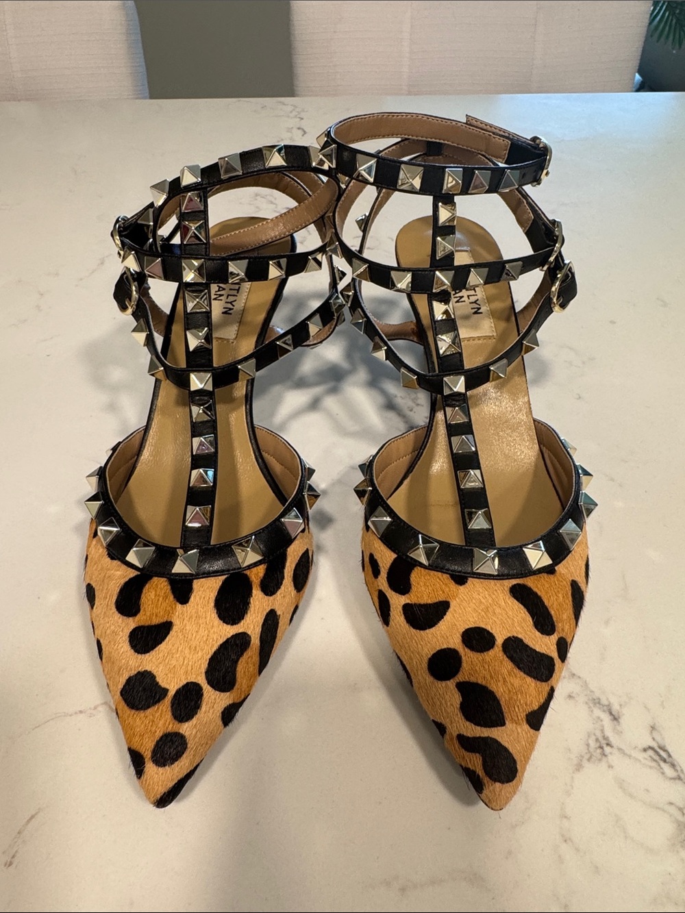 Kaitlyn Pan Rockstud Leopard Print Calf Hair Pointed T-Strap Kitten Heels Sz 7 - Picture 2 of 9